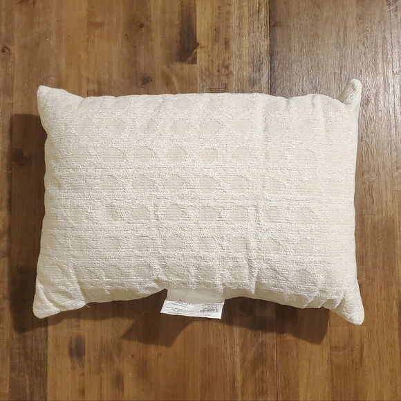NWT THRESHOLD Ivory Cream Soft Chenille Lumbar Decorative Farmhouse Throw Pillow - Picture 2 of 5